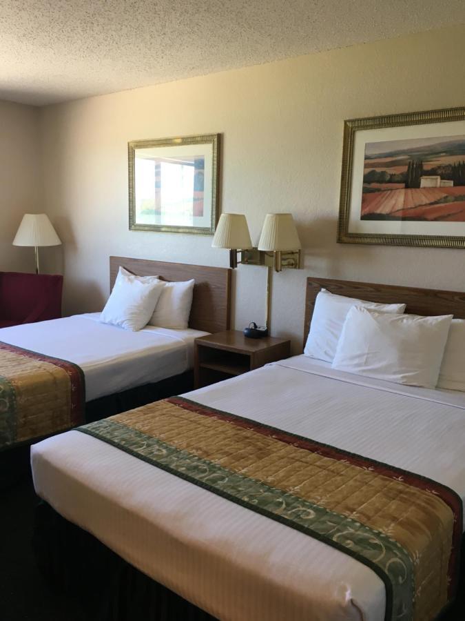 Cassville Four Seasons Inn & Suites Luaran gambar