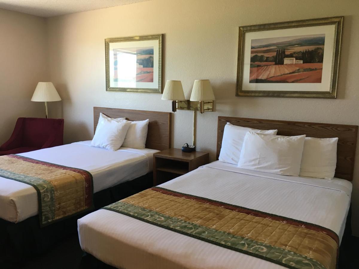 Cassville Four Seasons Inn & Suites Luaran gambar
